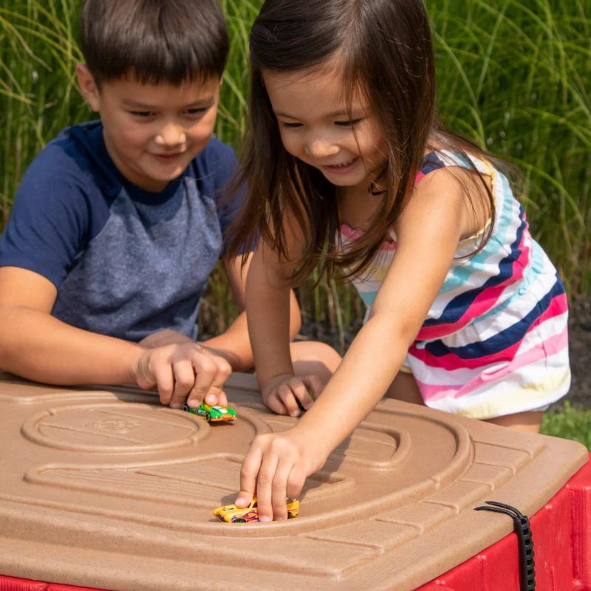 Step 2® Naturally Playful Sand Table