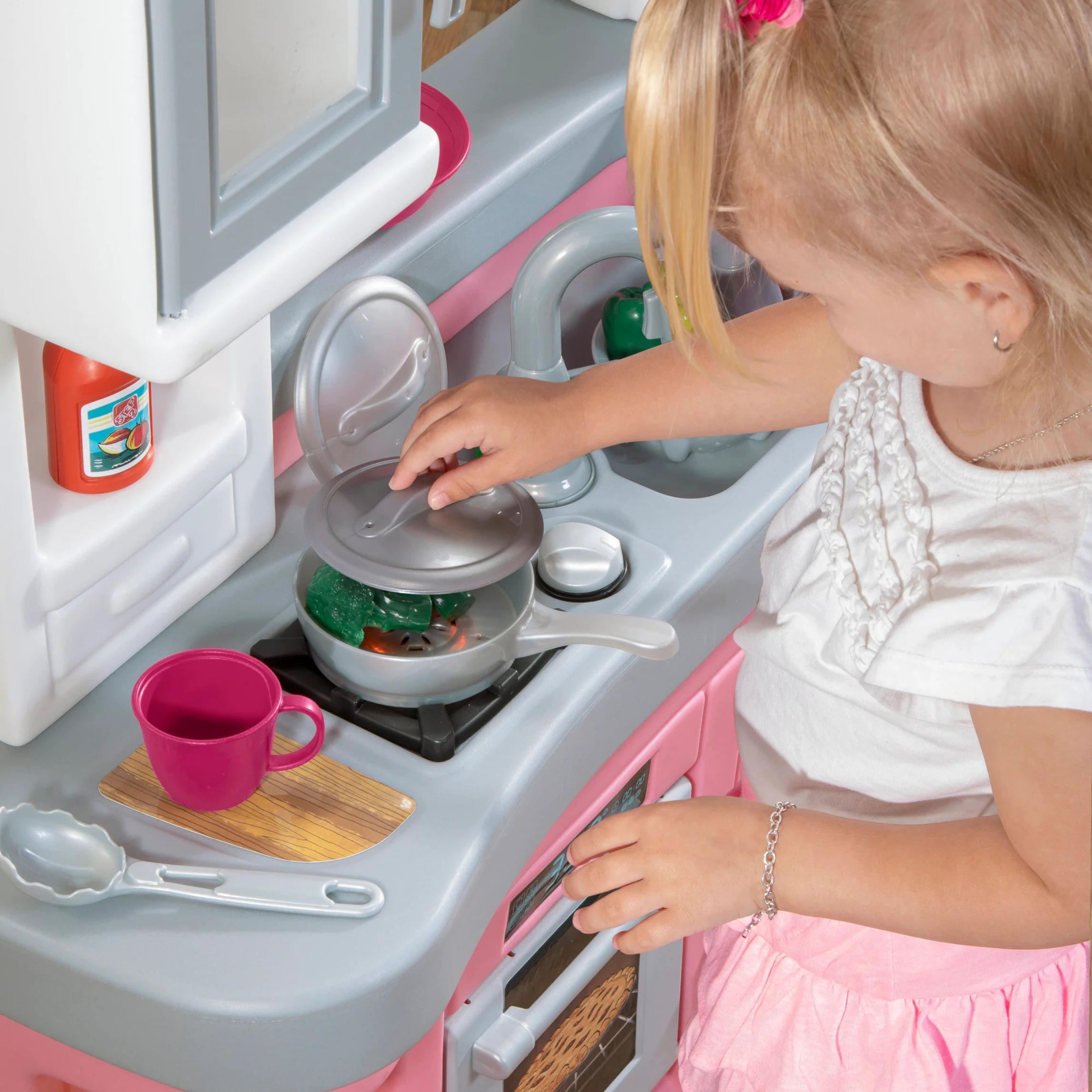 Step 2® Love to Entertain Kitchen