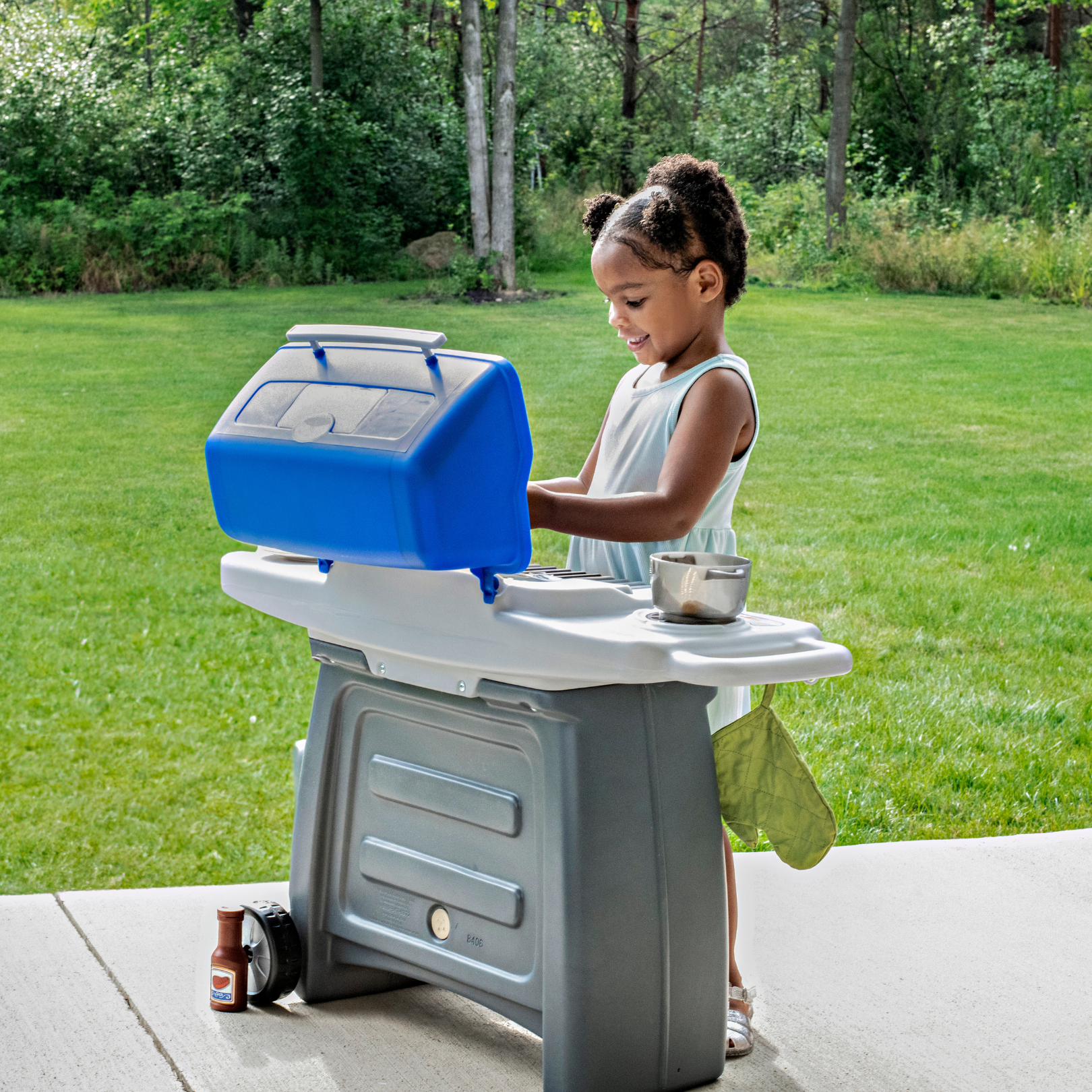 Step 2® Sizzle & Smoke Barbeque Grill™