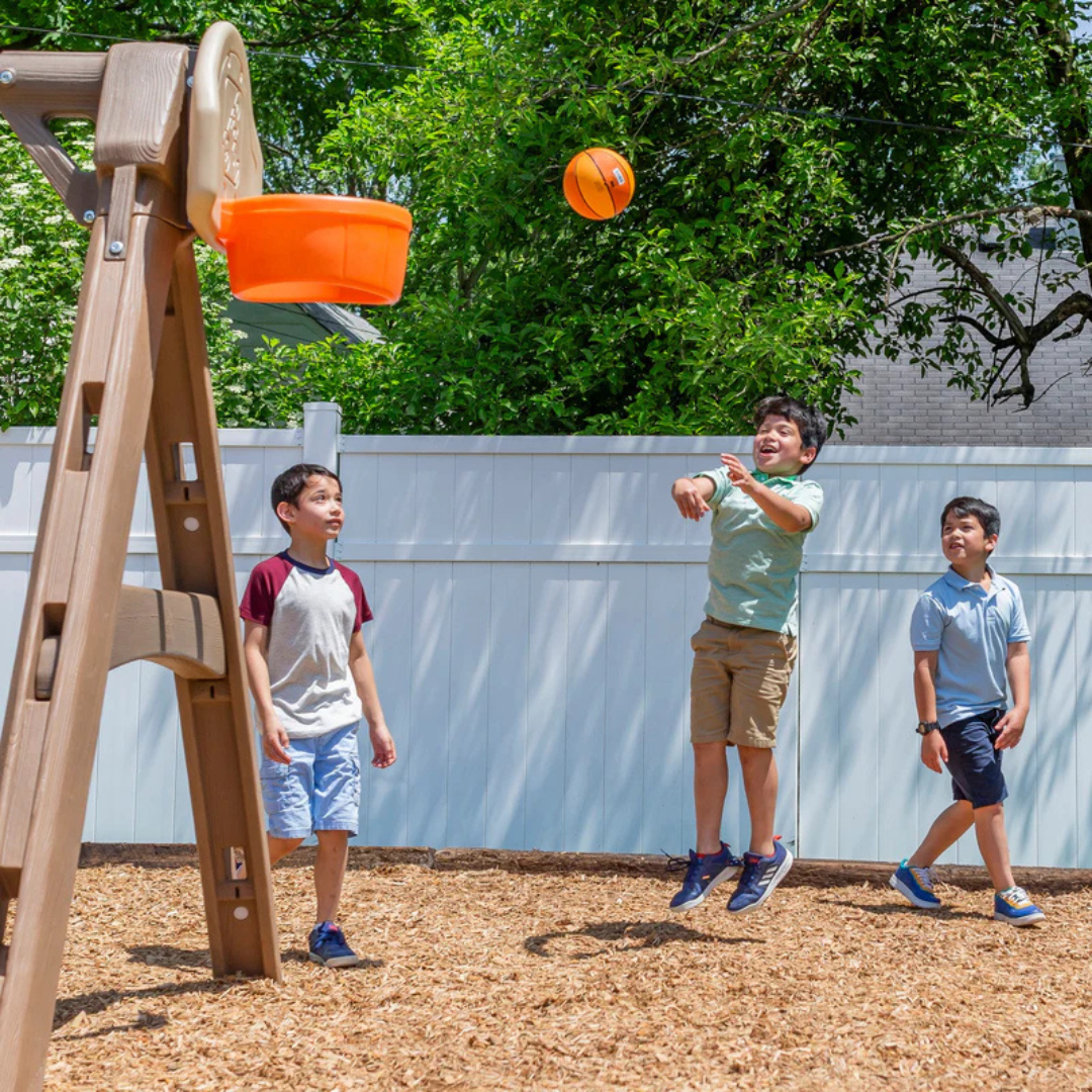 Step 2® Naturally Playful Adventure Lodge Play Center