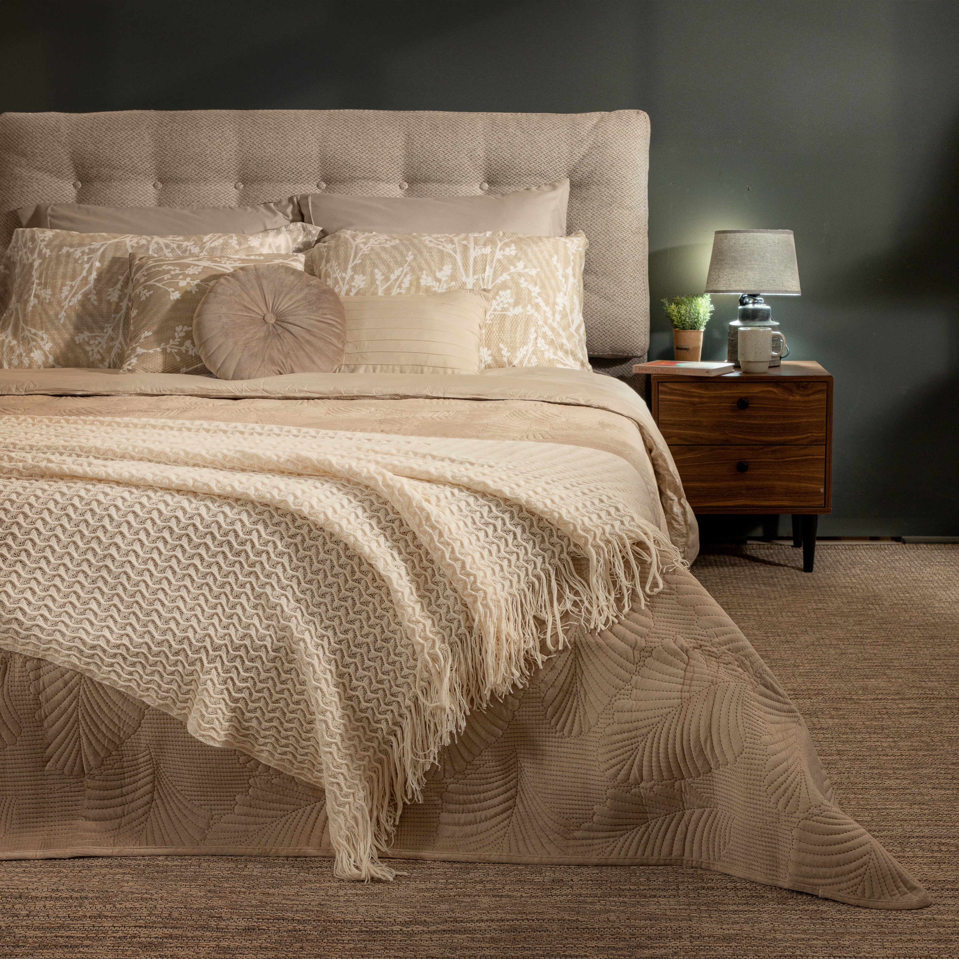 Queen Bed Jiasmin - Beige