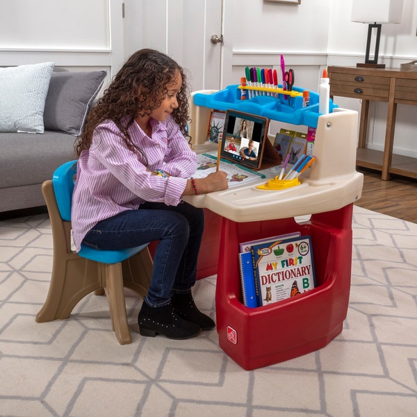 Step 2® Deluxe Art Master Desk™