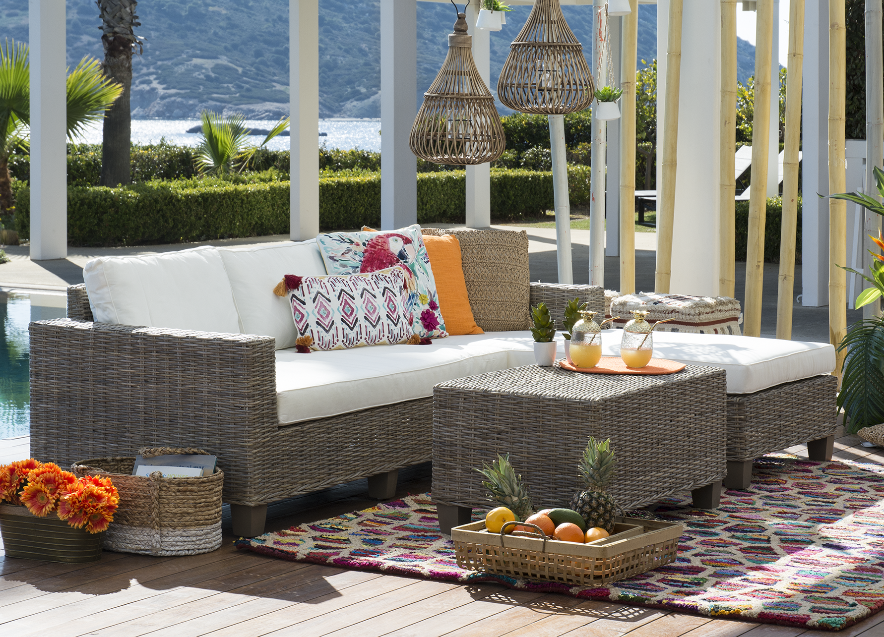 Rocky Outdoor Sectional Set With Center Table